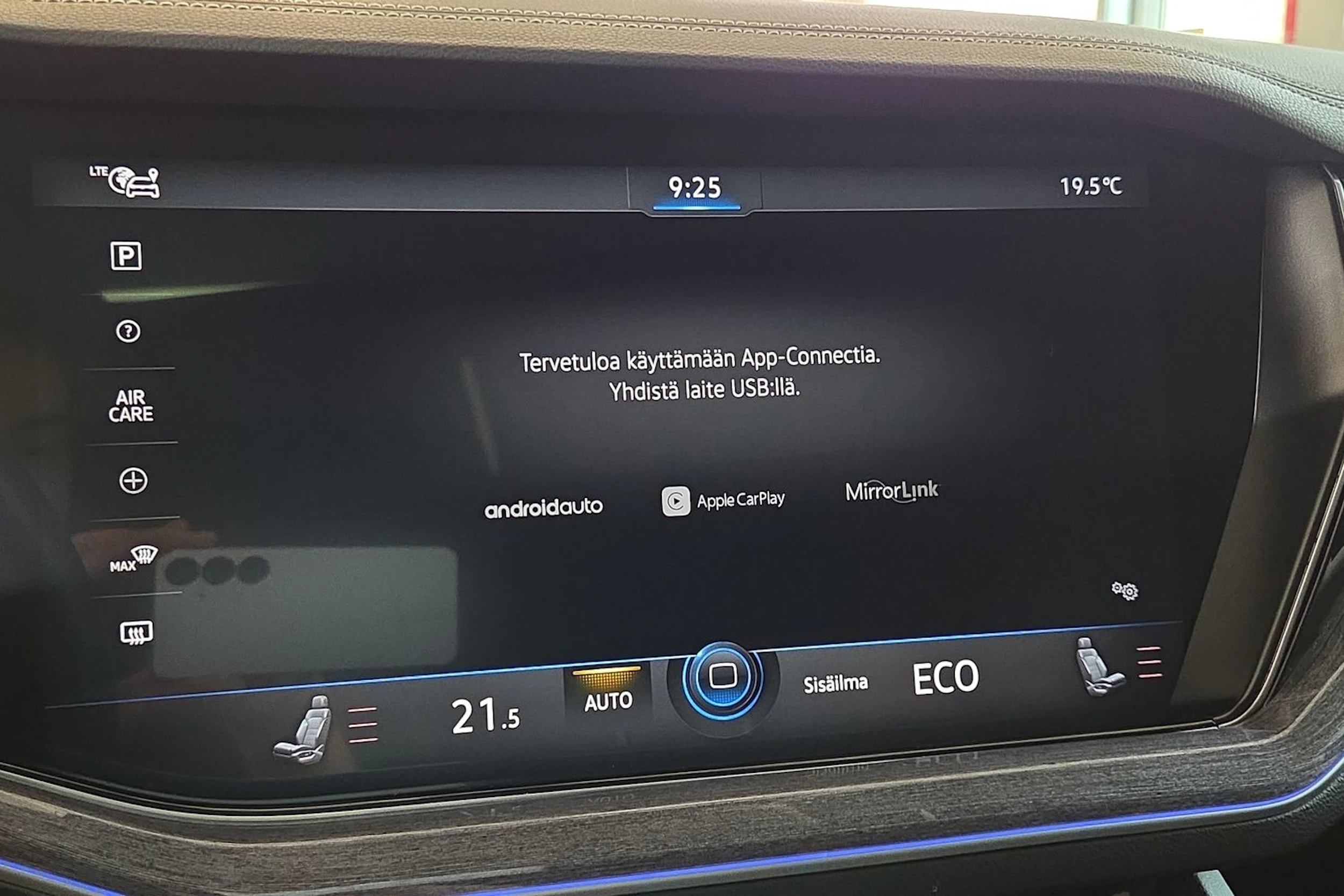 musta Volkswagen Touareg 2021 kuva 16.