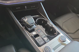 musta Volkswagen Touareg 2021 kuva 18.