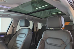 musta Volkswagen Touareg 2021 kuva 23.