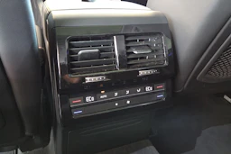 musta Volkswagen Touareg 2021 kuva 29.