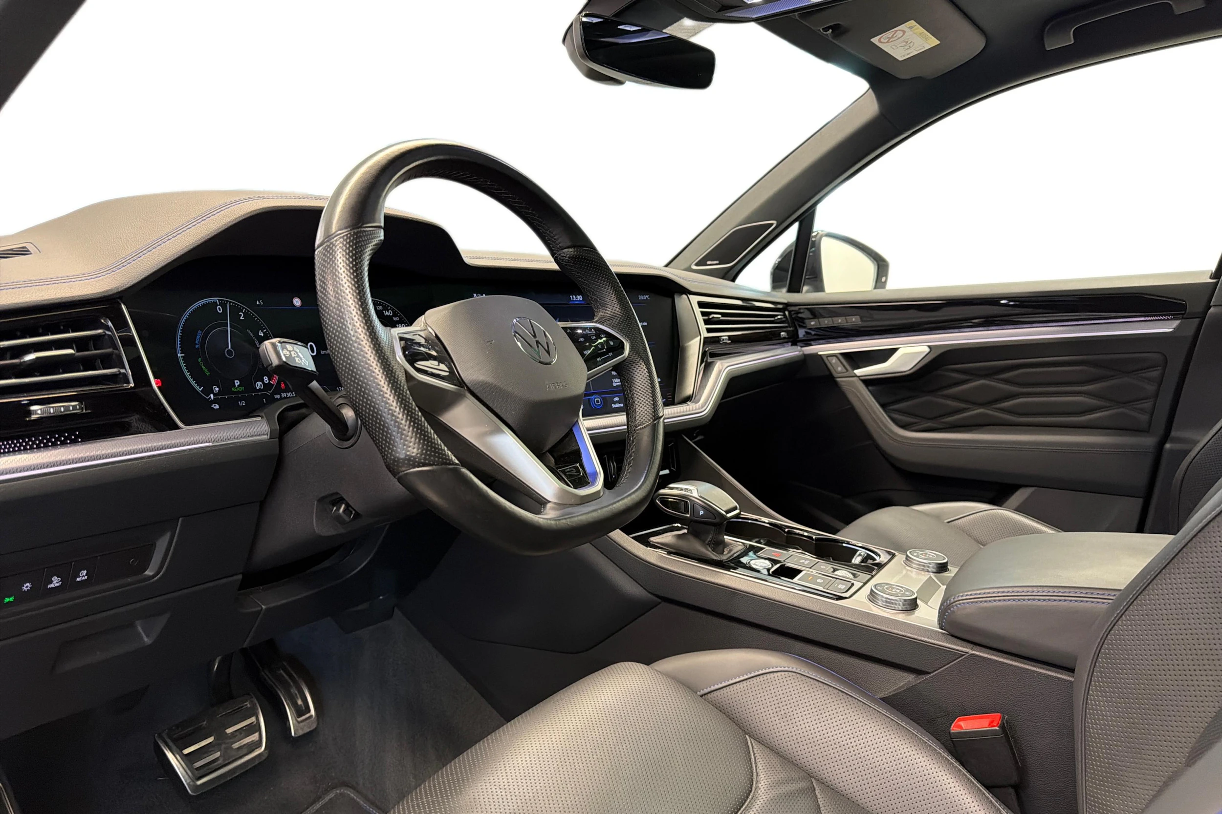 valkoinen Volkswagen Touareg 2021 kuva 6.