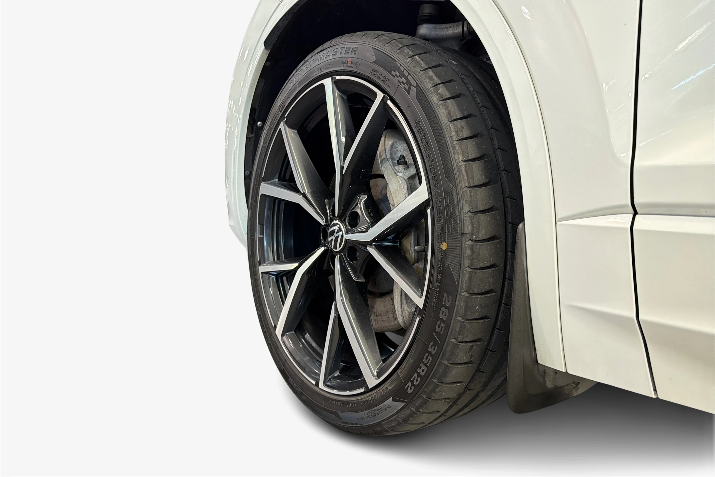 valkoinen Volkswagen Touareg 2021 kuva 9.