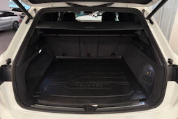 valkoinen Volkswagen Touareg 2021 kuva 11.