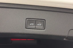 valkoinen Volkswagen Touareg 2021 kuva 12.