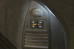 valkoinen Volkswagen Touareg 2021 kuva 13.