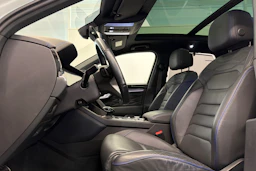 valkoinen Volkswagen Touareg 2021 kuva 15.