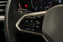 valkoinen Volkswagen Touareg 2021 kuva 20.