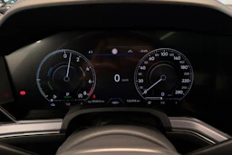 valkoinen Volkswagen Touareg 2021 kuva 22.