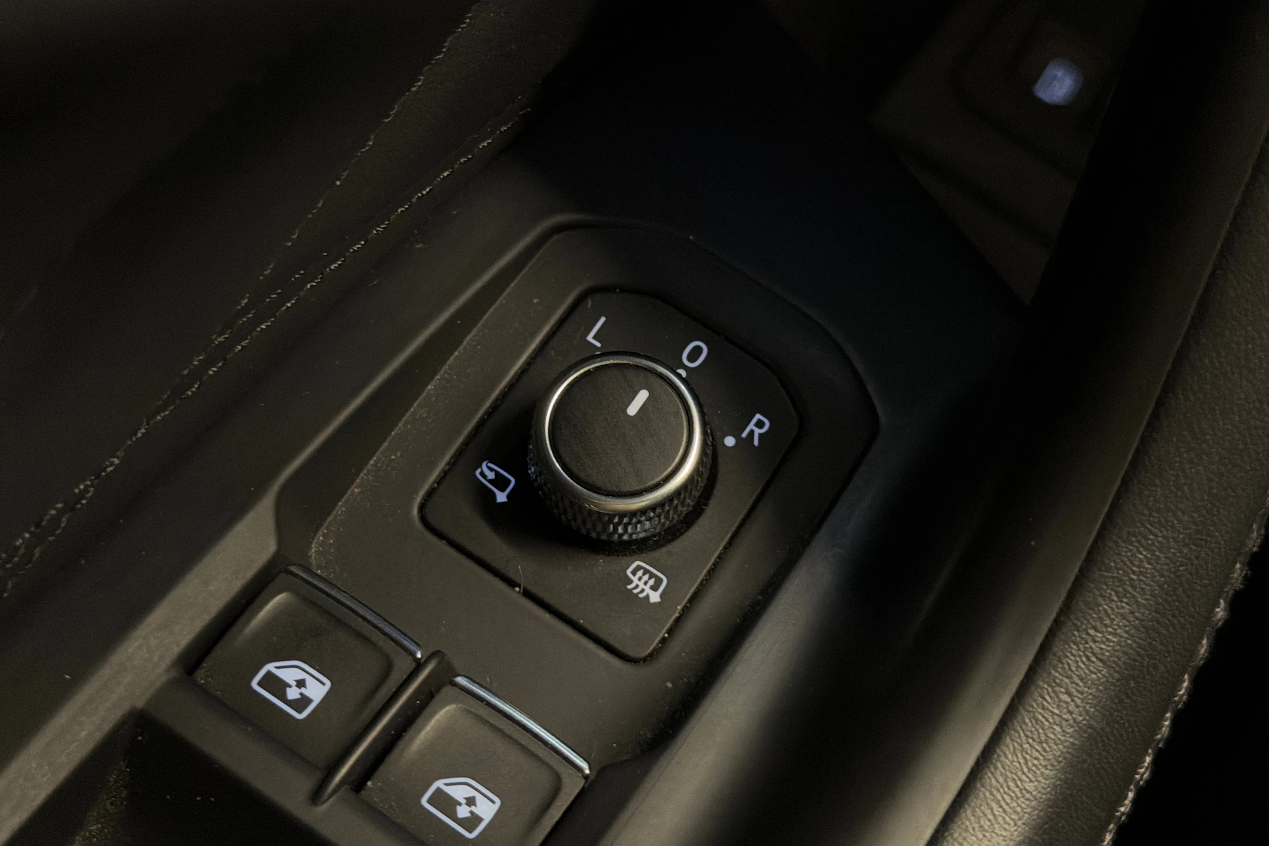 valkoinen Volkswagen Touareg 2021 kuva 23.