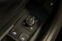 valkoinen Volkswagen Touareg 2021 kuva 23.
