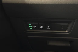 valkoinen Volkswagen Touareg 2021 kuva 24.