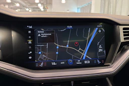 valkoinen Volkswagen Touareg 2021 kuva 30.