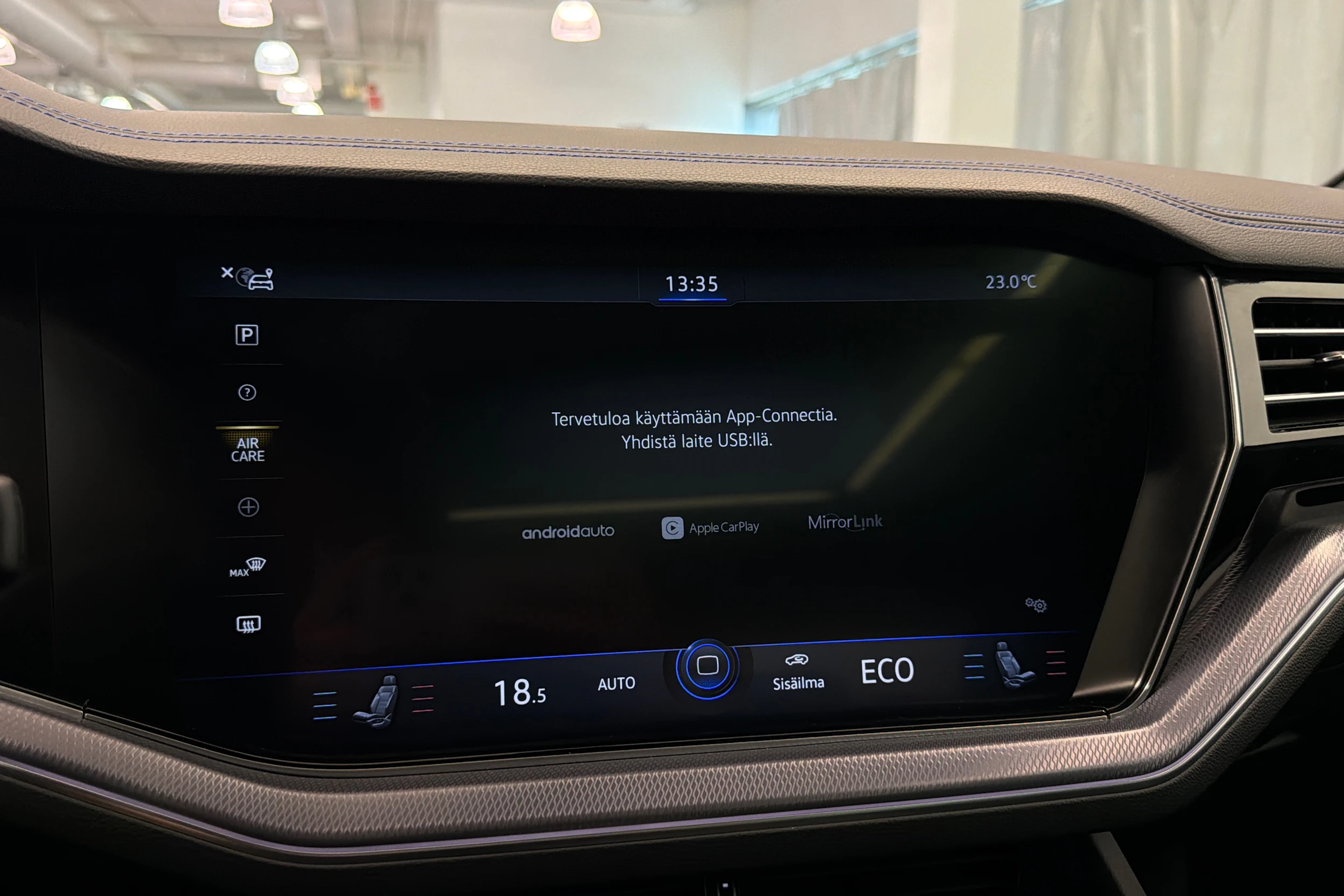 valkoinen Volkswagen Touareg 2021 kuva 31.