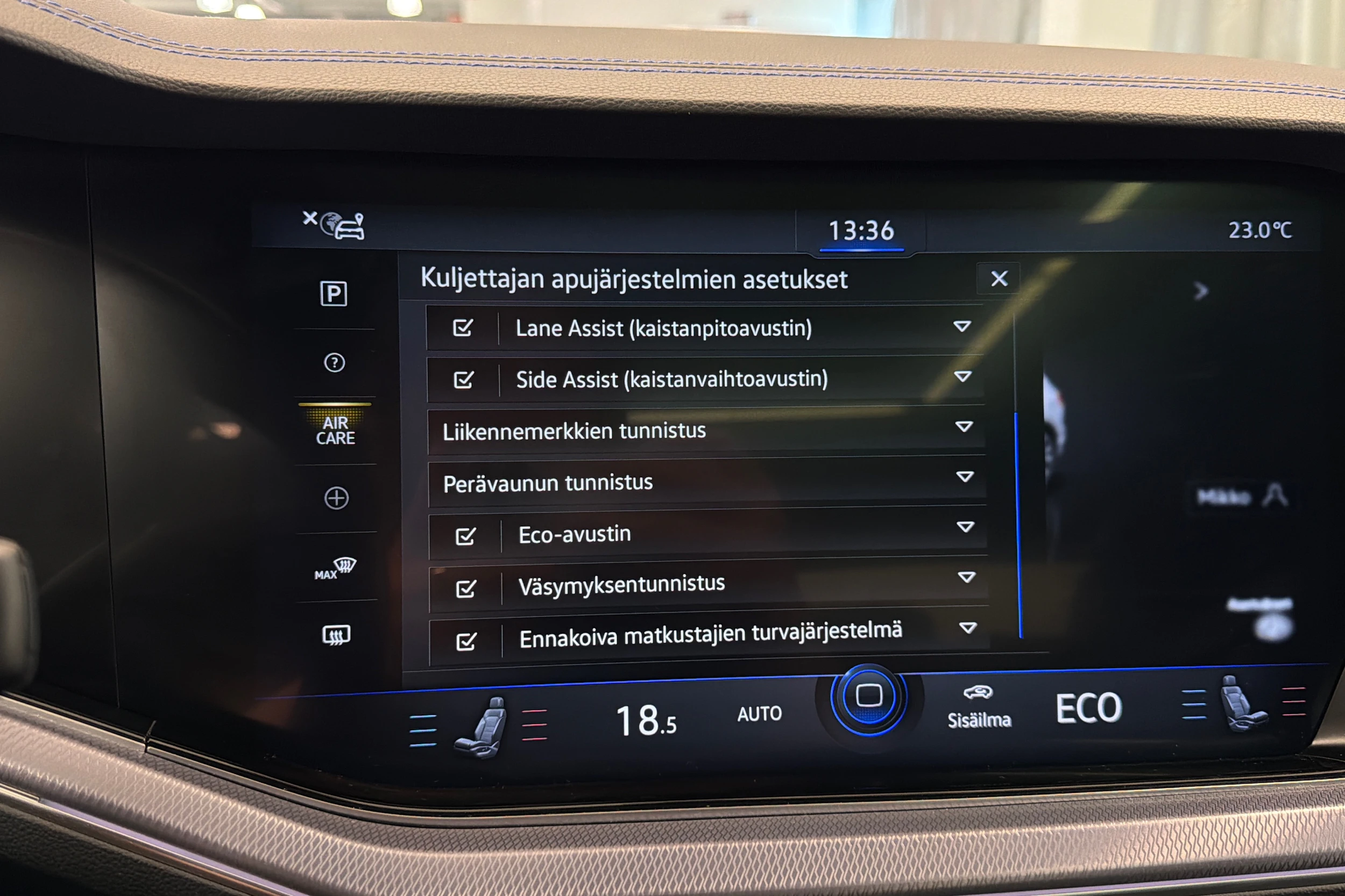 valkoinen Volkswagen Touareg 2021 kuva 33.