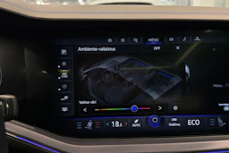 valkoinen Volkswagen Touareg 2021 kuva 34.