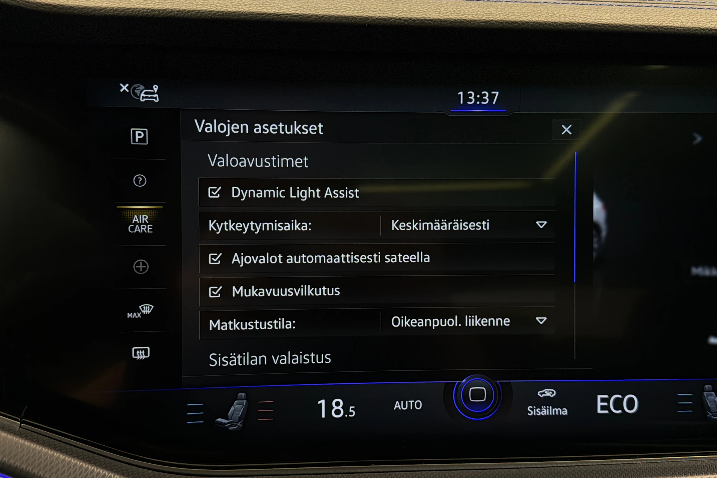 valkoinen Volkswagen Touareg 2021 kuva 35.