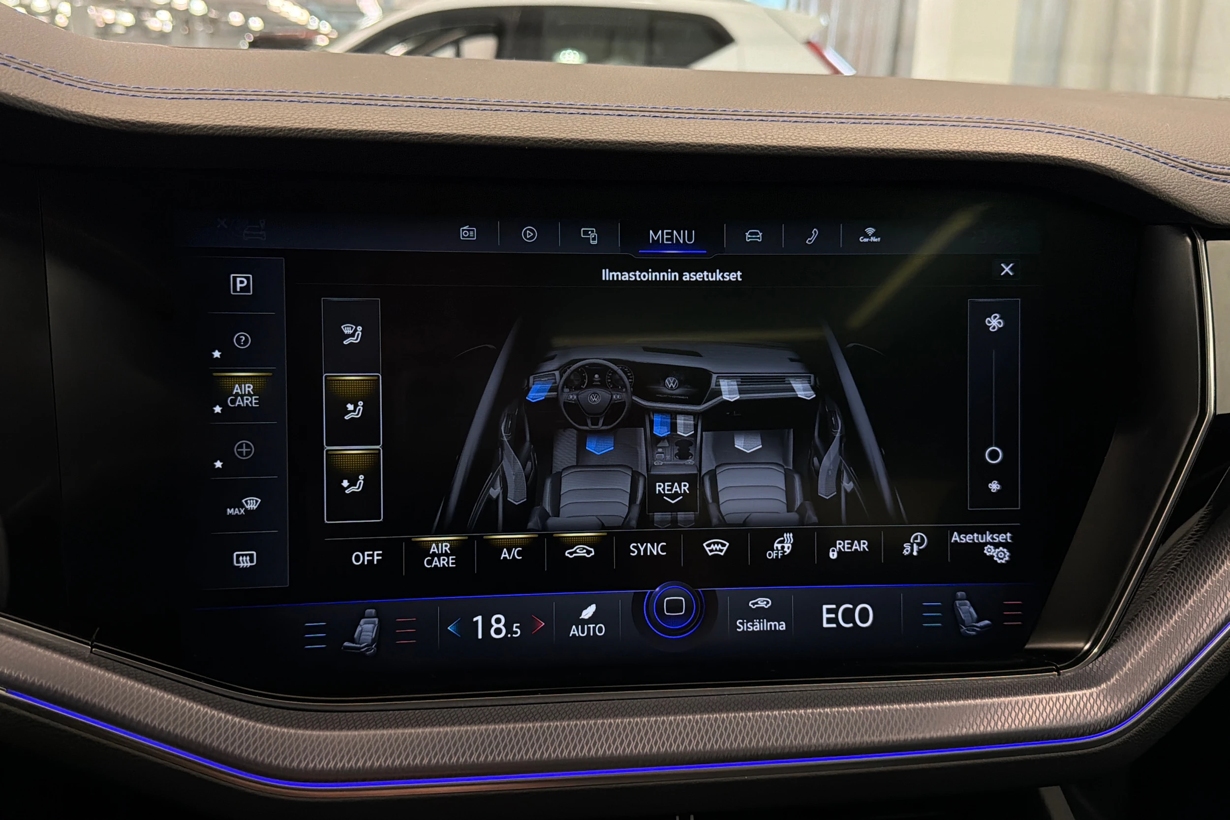 valkoinen Volkswagen Touareg 2021 kuva 36.