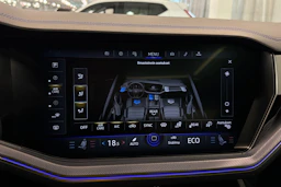 valkoinen Volkswagen Touareg 2021 kuva 36.