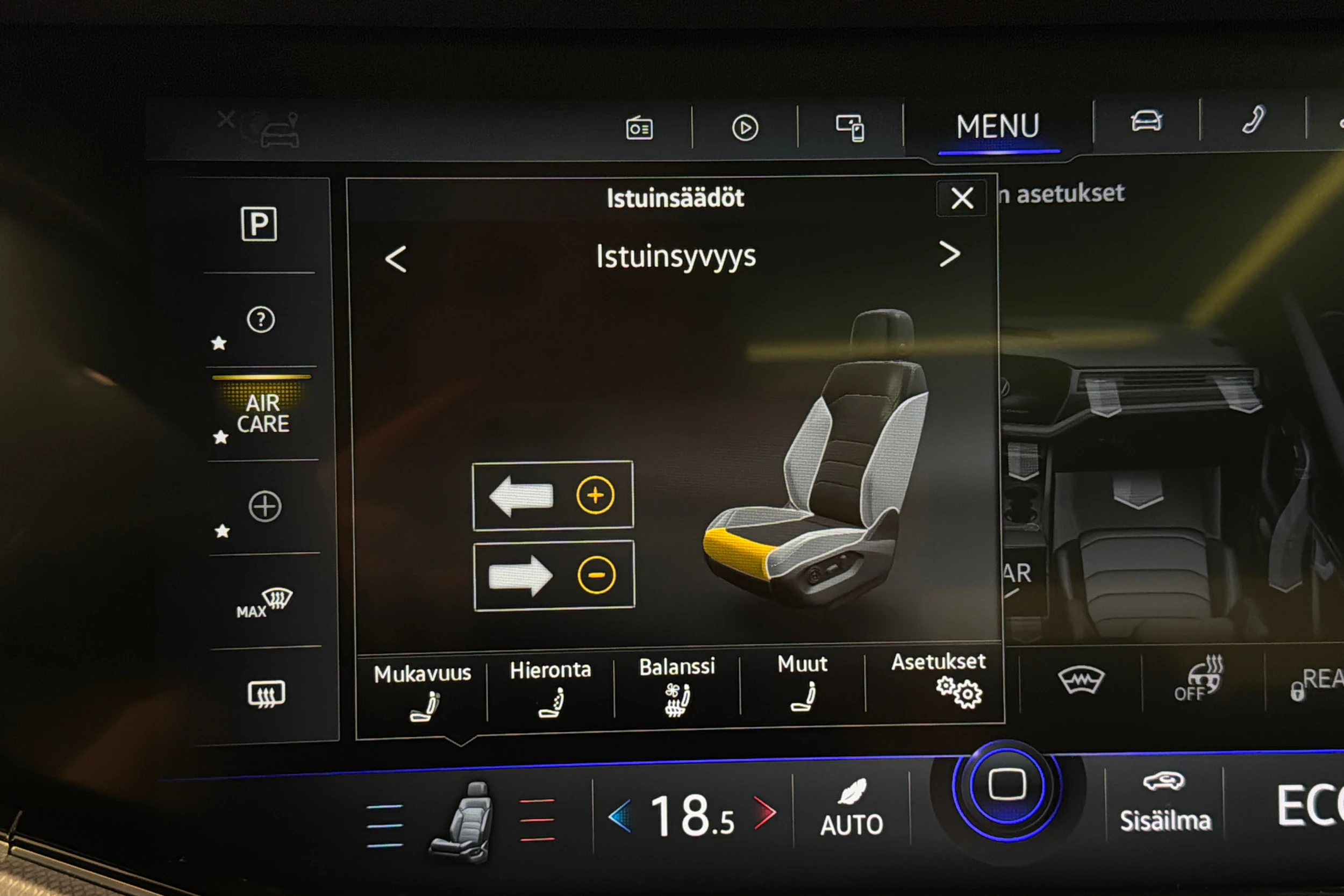 valkoinen Volkswagen Touareg 2021 kuva 37.