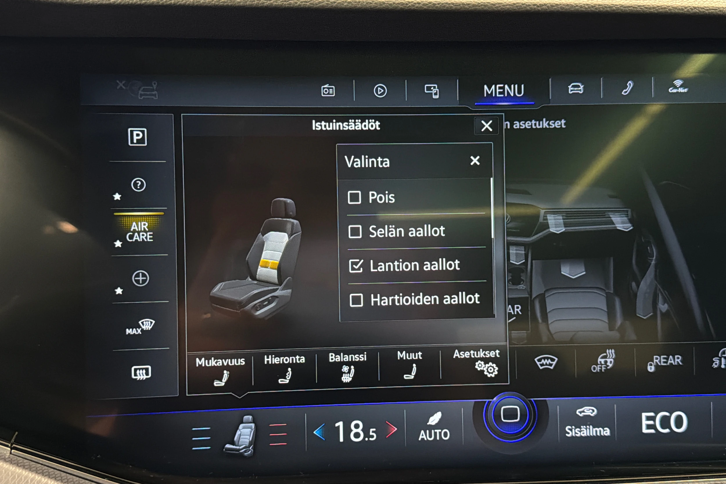 valkoinen Volkswagen Touareg 2021 kuva 38.