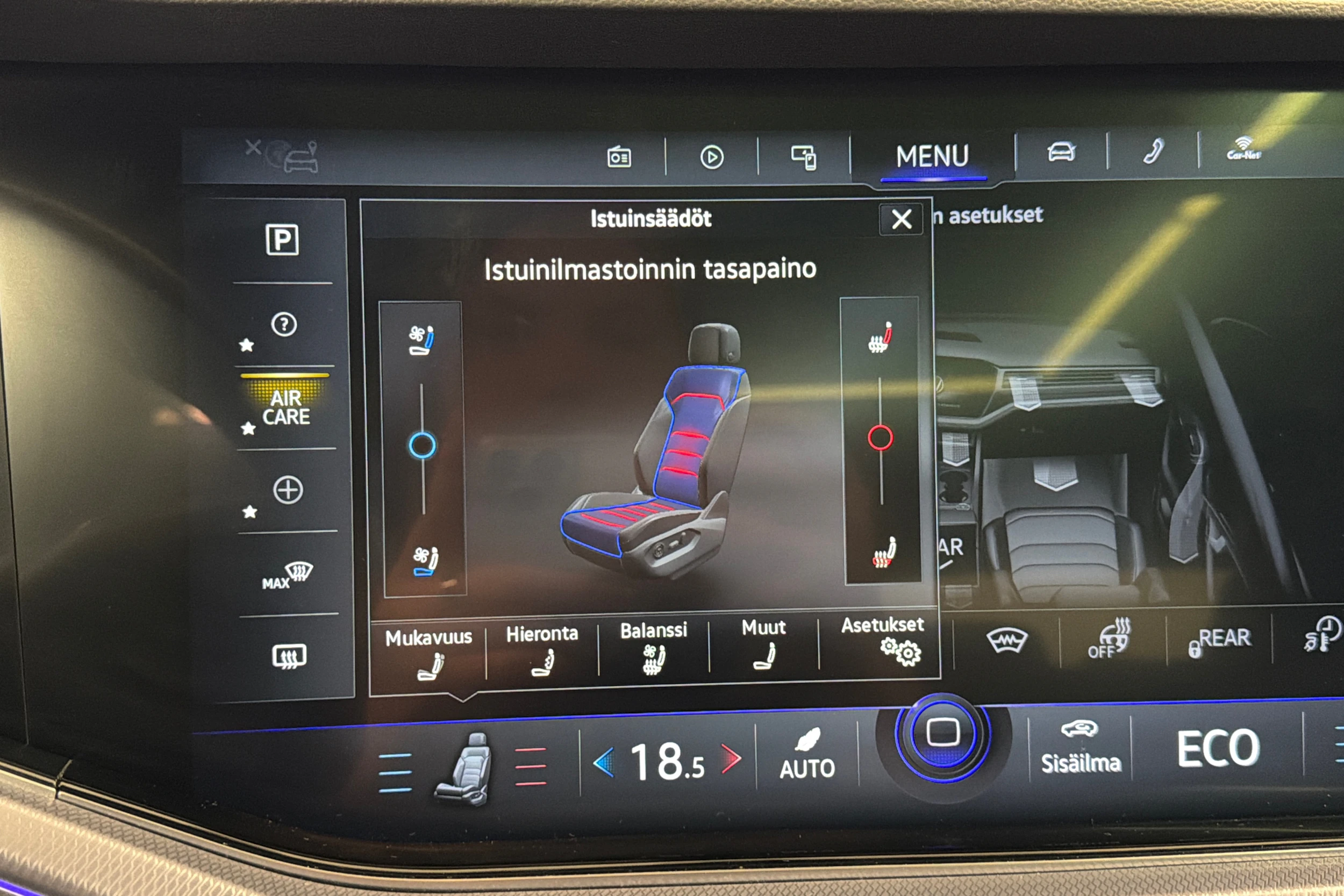 valkoinen Volkswagen Touareg 2021 kuva 39.