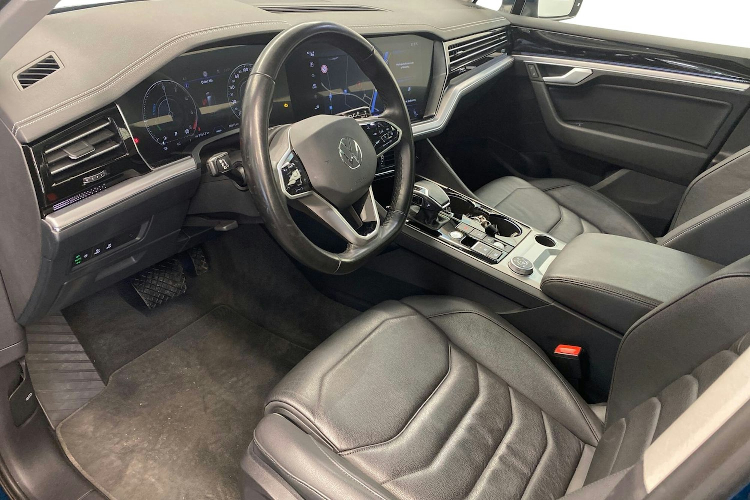 sininen Volkswagen Touareg 2021 kuva 6.