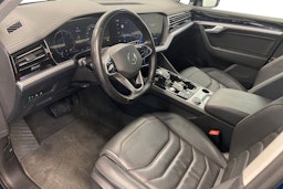 sininen Volkswagen Touareg 2021 kuva 6.