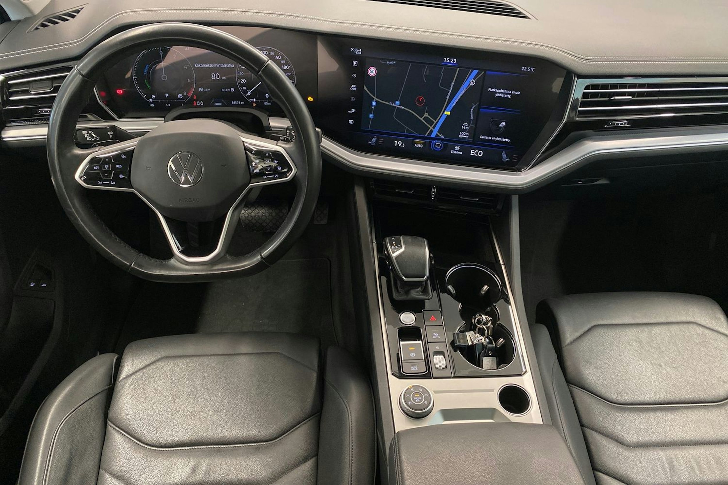 sininen Volkswagen Touareg 2021 kuva 7.