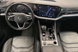 sininen Volkswagen Touareg 2021 kuva 7.
