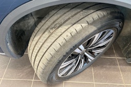 sininen Volkswagen Touareg 2021 kuva 11.