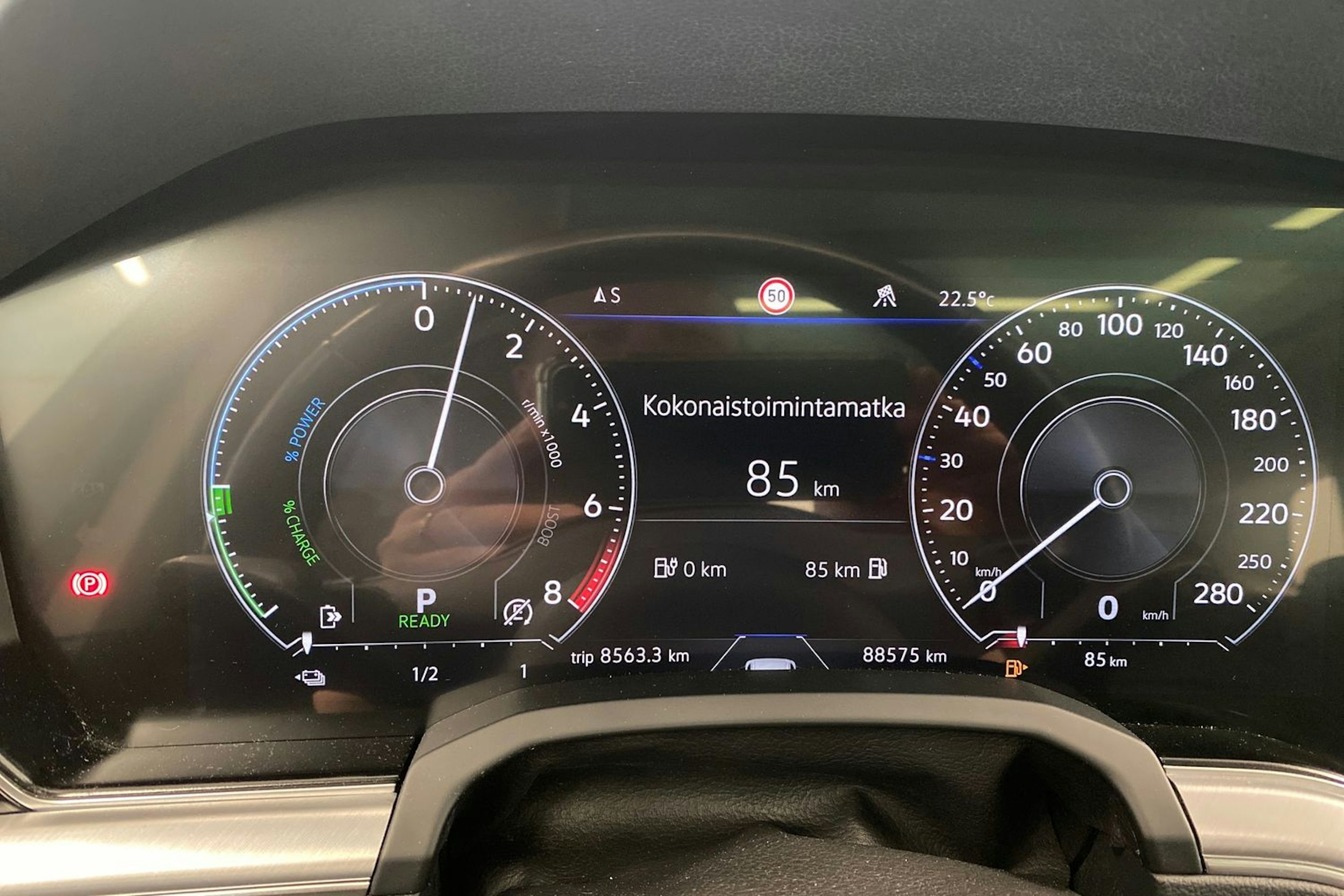 sininen Volkswagen Touareg 2021 kuva 13.
