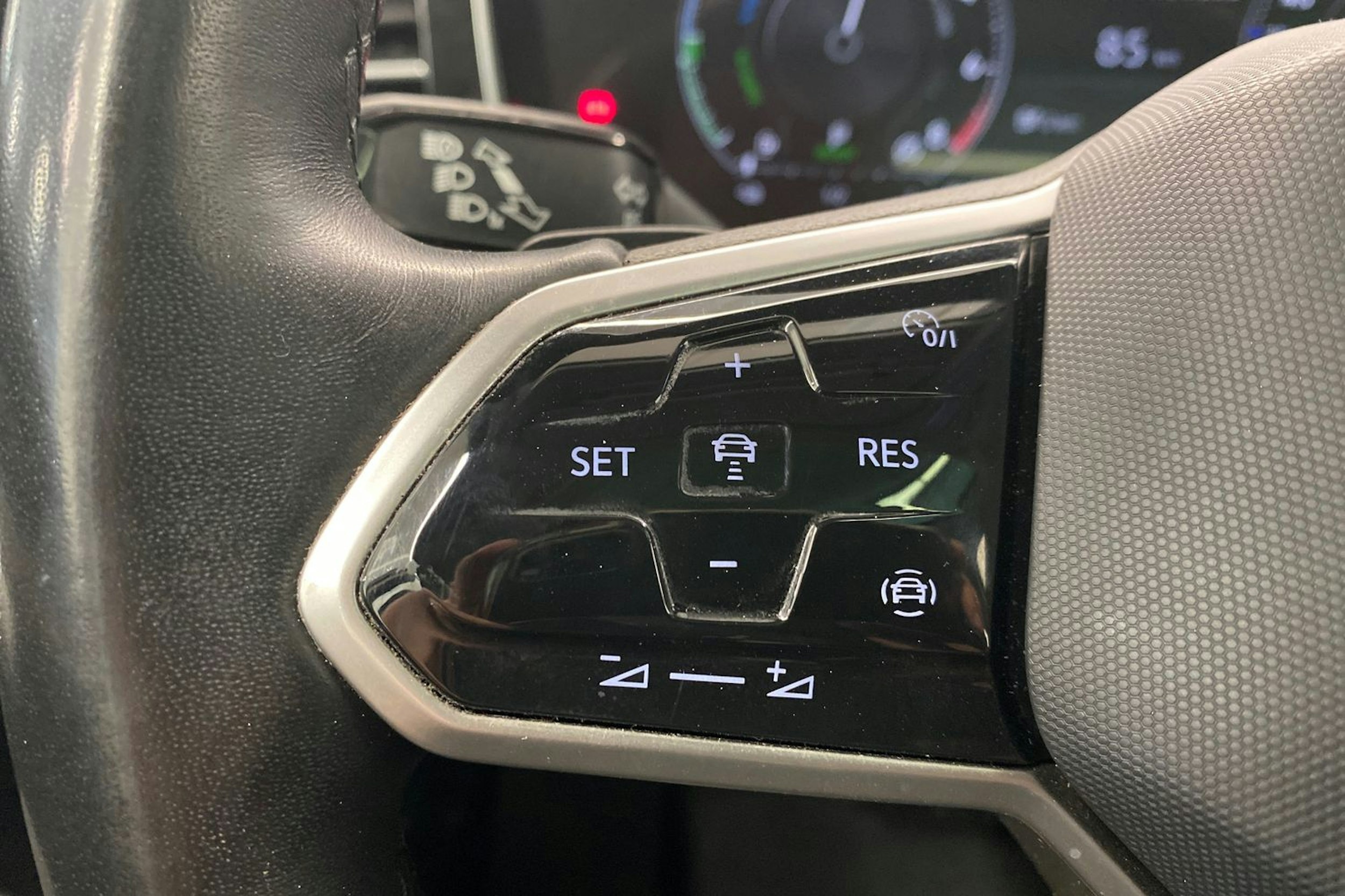 sininen Volkswagen Touareg 2021 kuva 14.