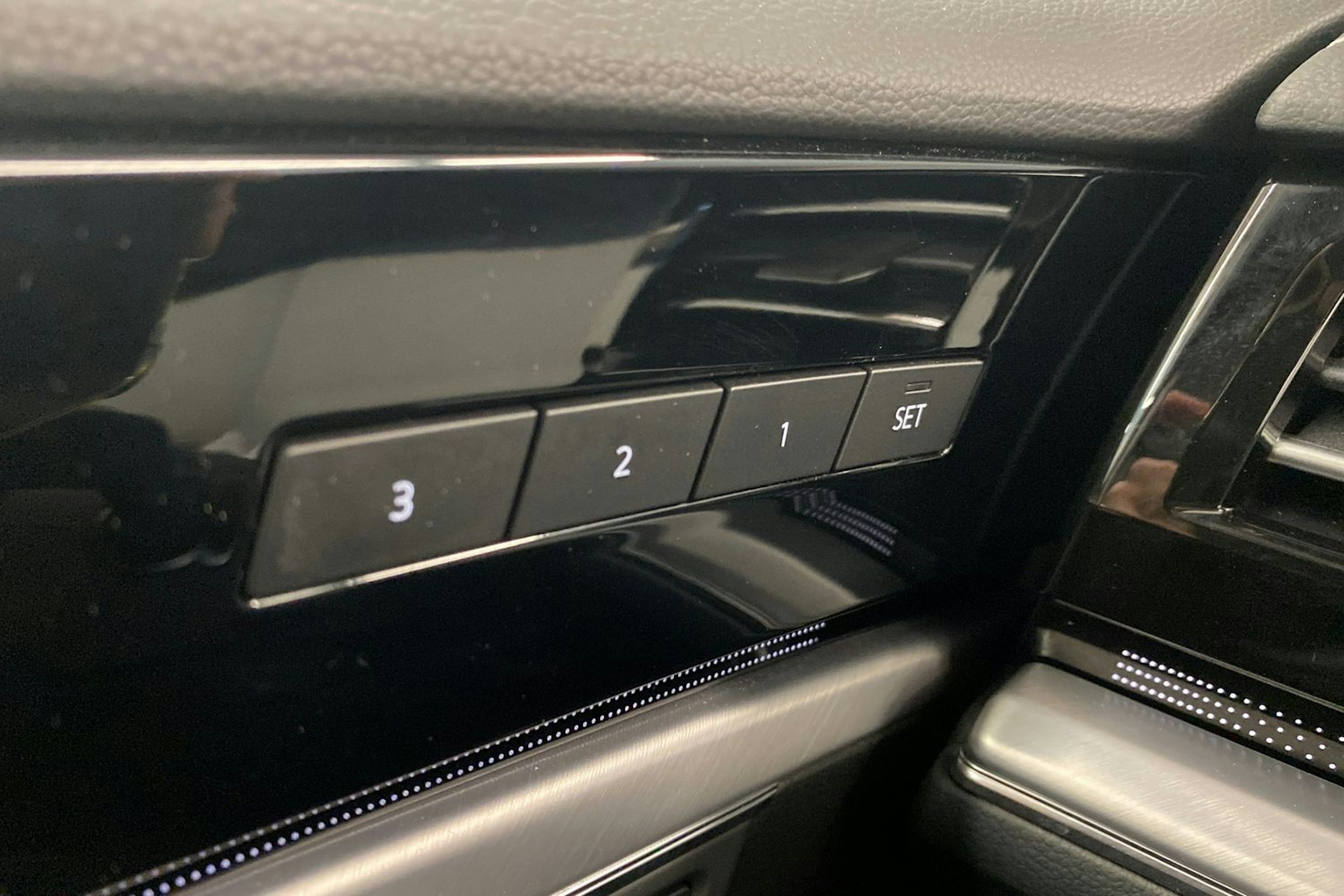 sininen Volkswagen Touareg 2021 kuva 17.
