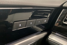 sininen Volkswagen Touareg 2021 kuva 17.