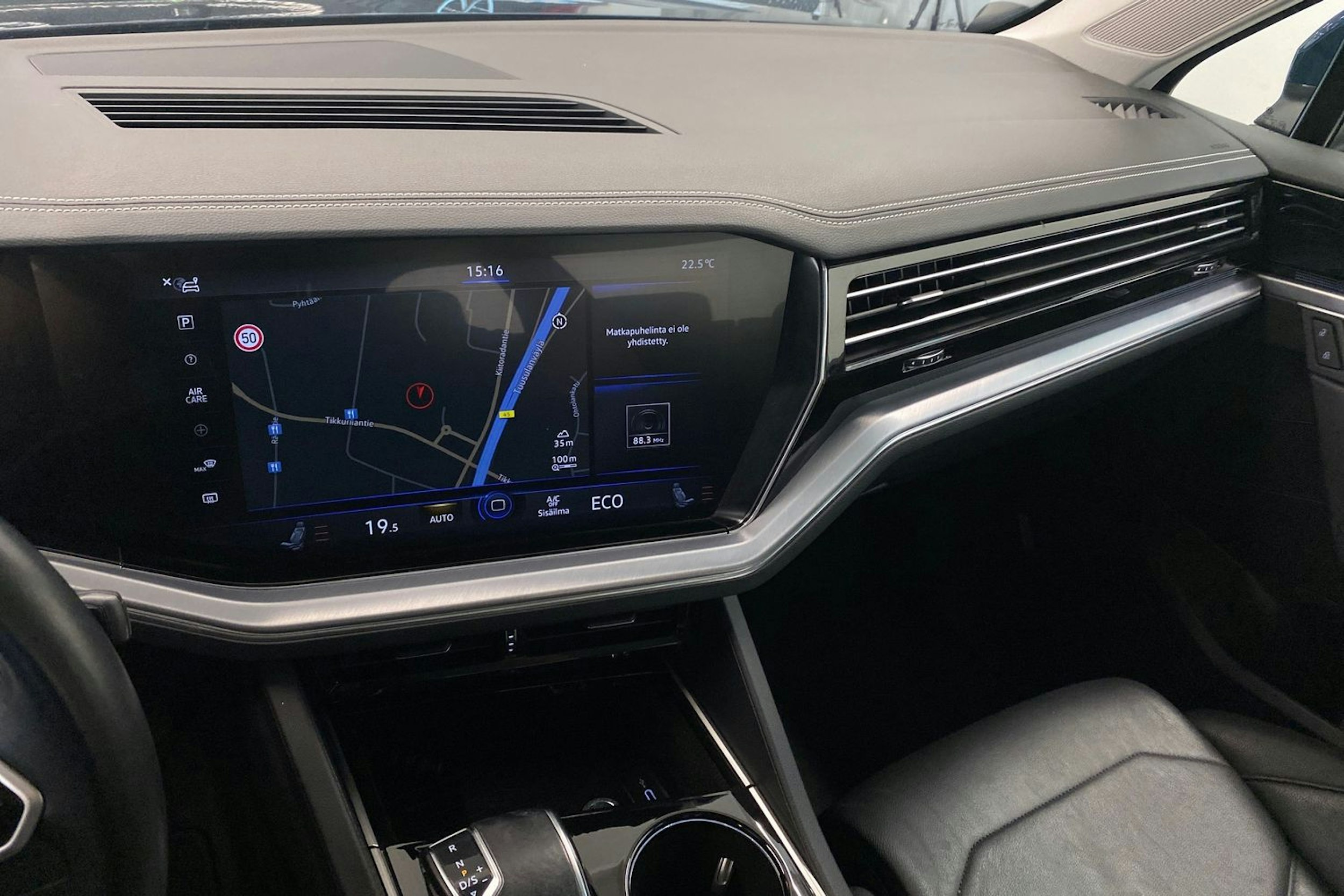 sininen Volkswagen Touareg 2021 kuva 19.