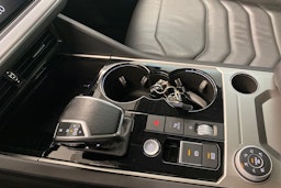 sininen Volkswagen Touareg 2021 kuva 21.
