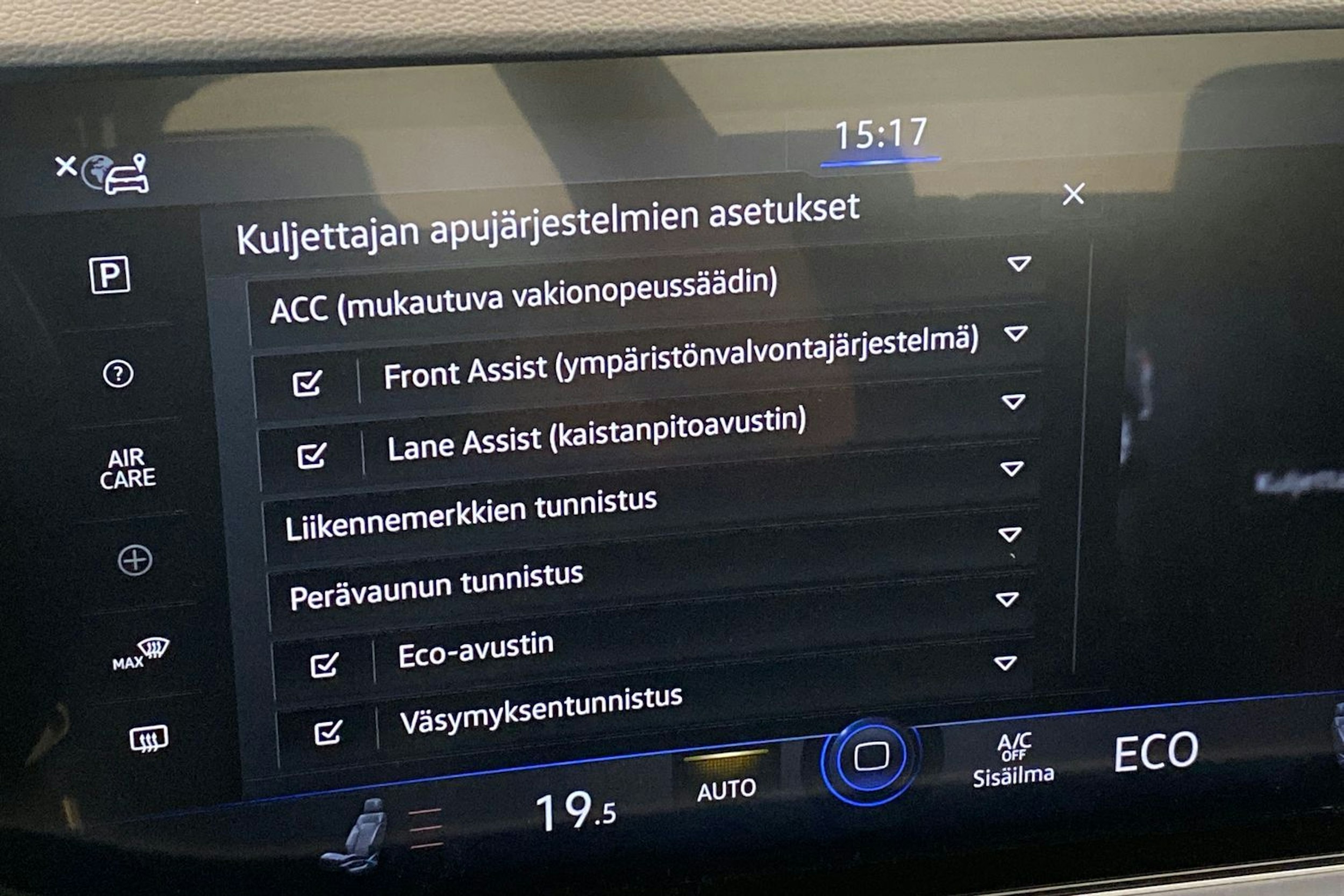 sininen Volkswagen Touareg 2021 kuva 23.
