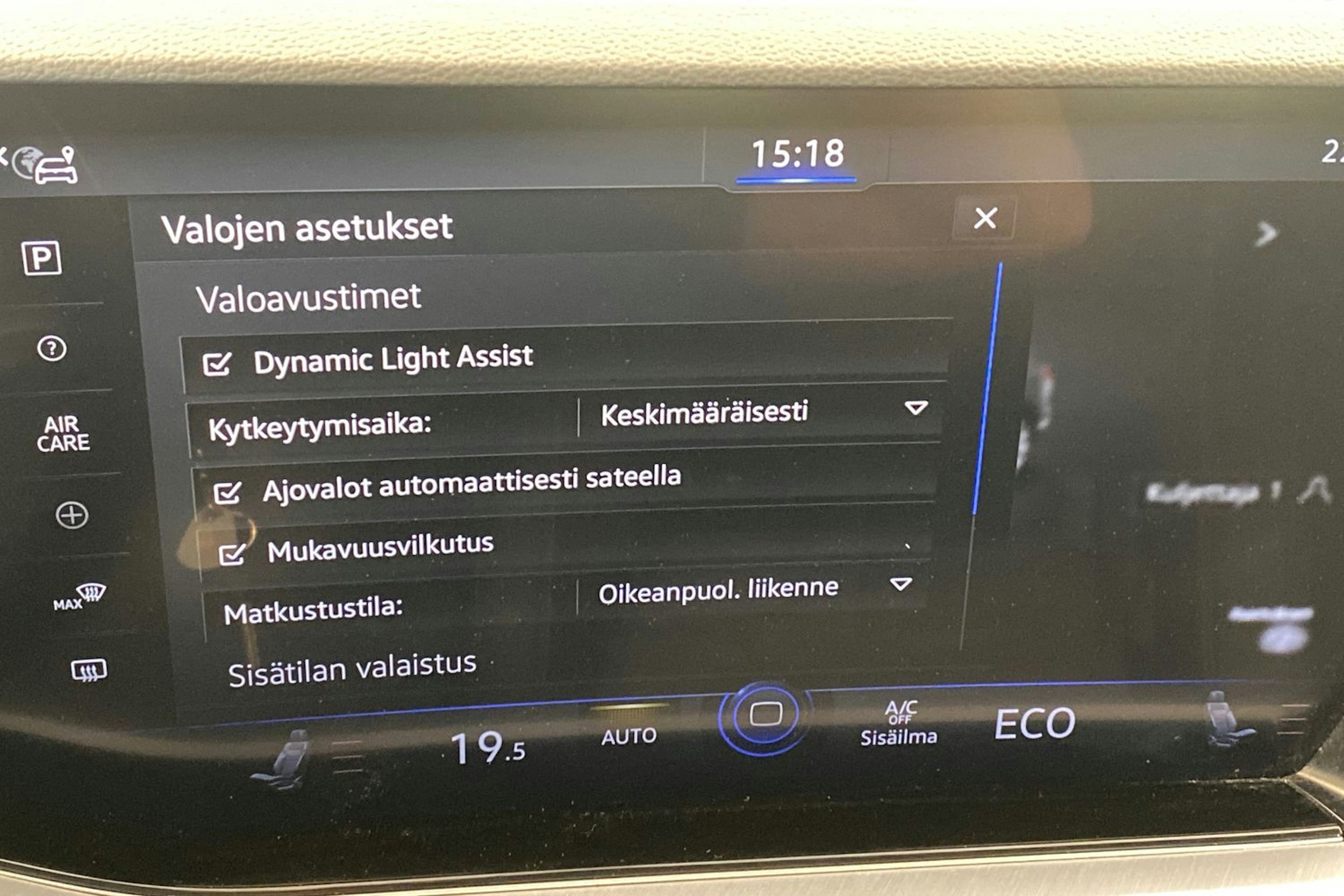 sininen Volkswagen Touareg 2021 kuva 24.