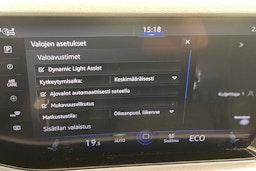 sininen Volkswagen Touareg 2021 kuva 24.