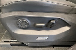 sininen Volkswagen Touareg 2021 kuva 29.