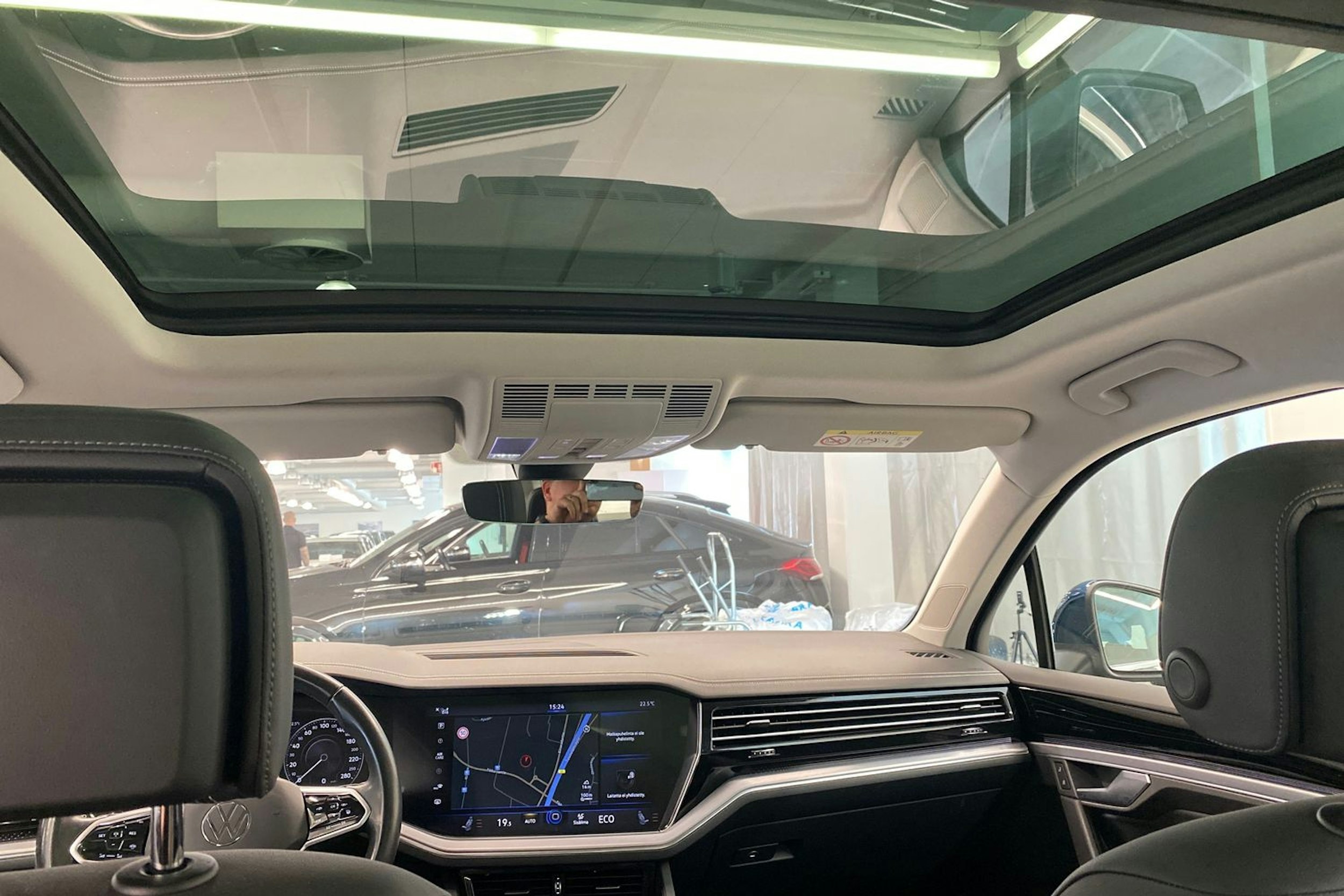 sininen Volkswagen Touareg 2021 kuva 31.