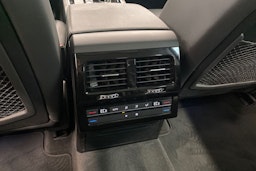 sininen Volkswagen Touareg 2021 kuva 32.
