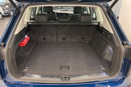 sininen Volkswagen Touareg 2021 kuva 34.