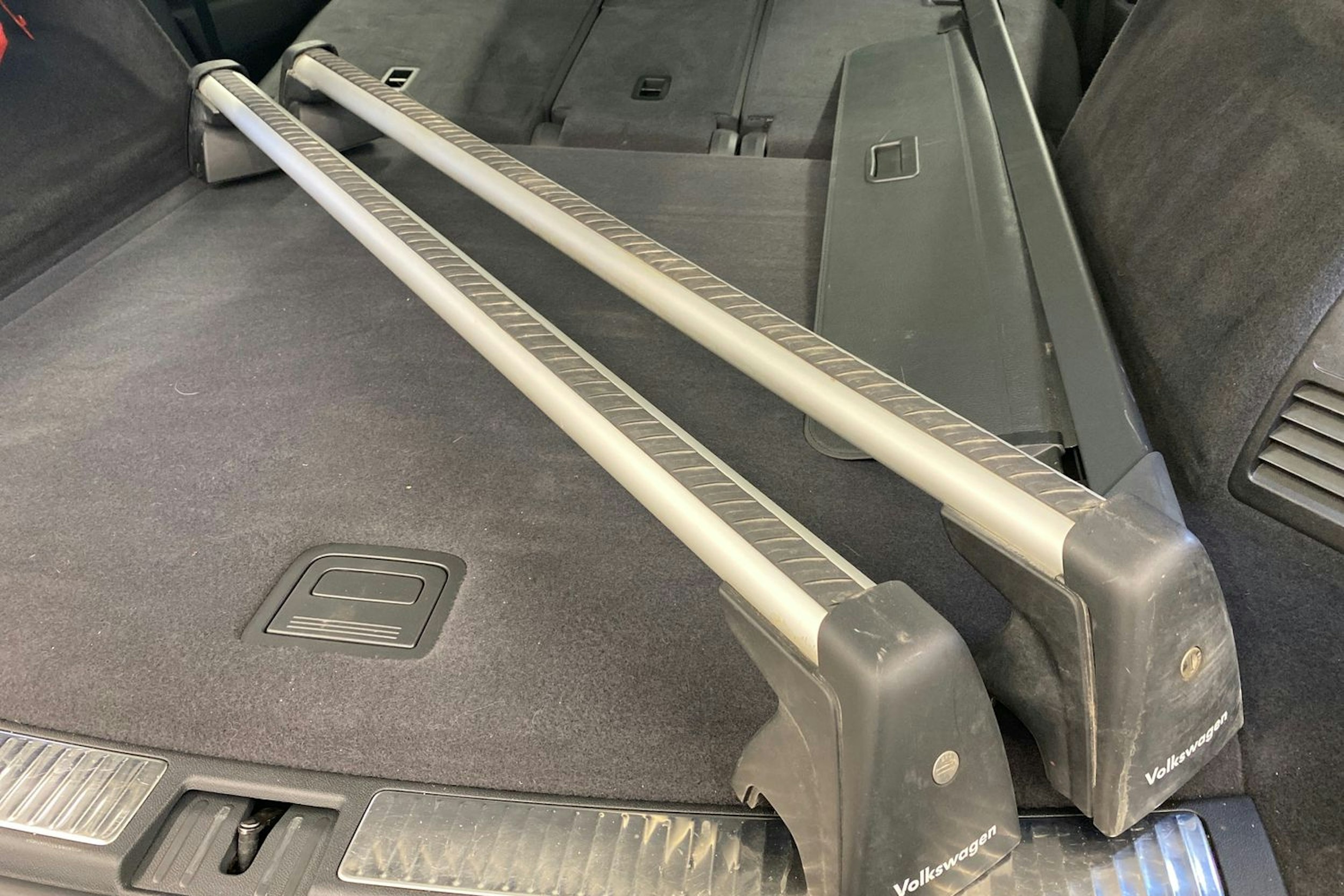 sininen Volkswagen Touareg 2021 kuva 39.