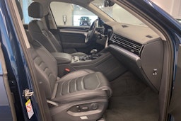 sininen Volkswagen Touareg 2021 kuva 40.