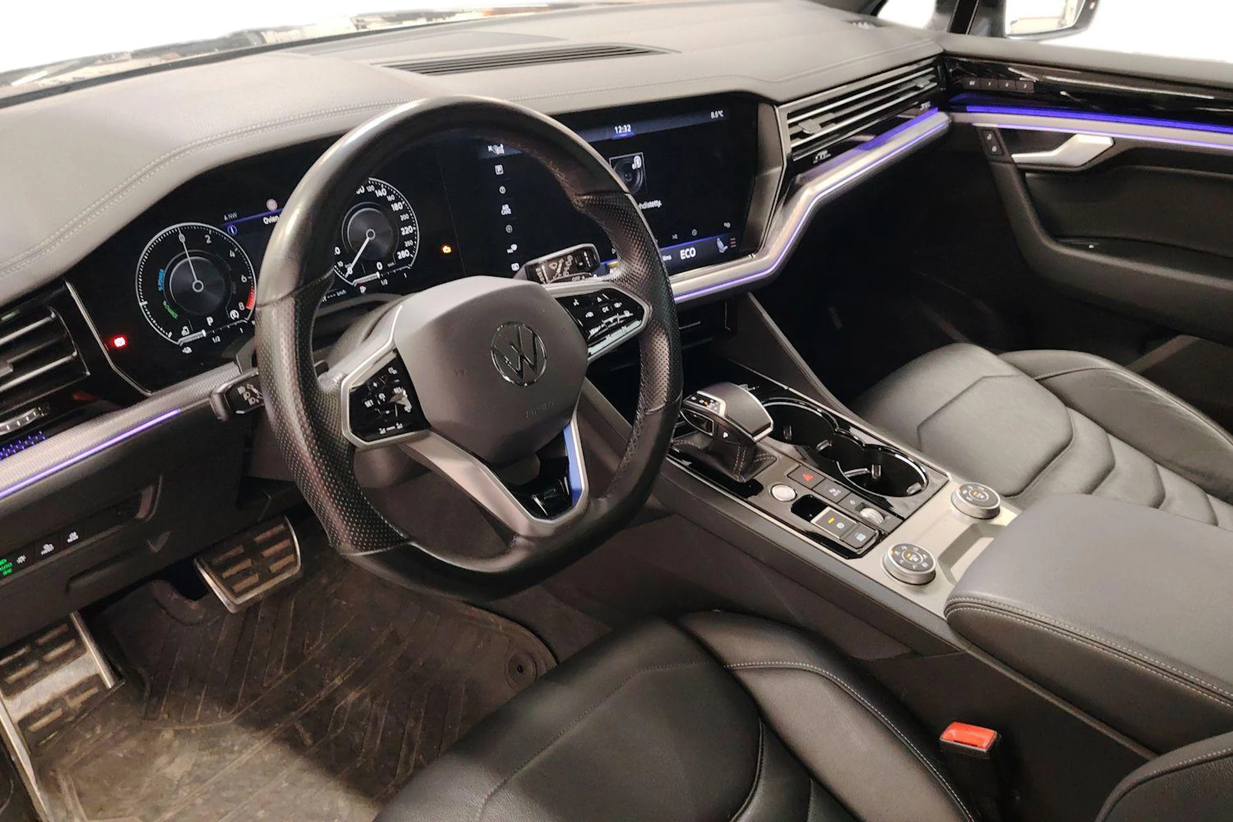 musta Volkswagen Touareg 2021 kuva 3.