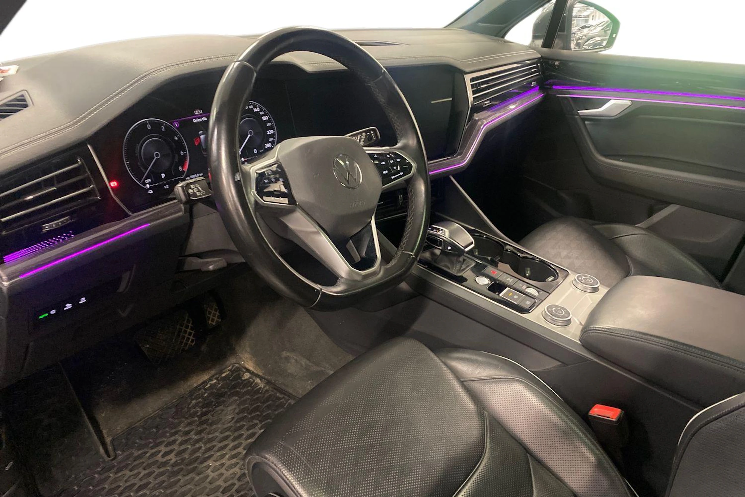 Harmaa Volkswagen TOUAREG 2021 kuva 3.