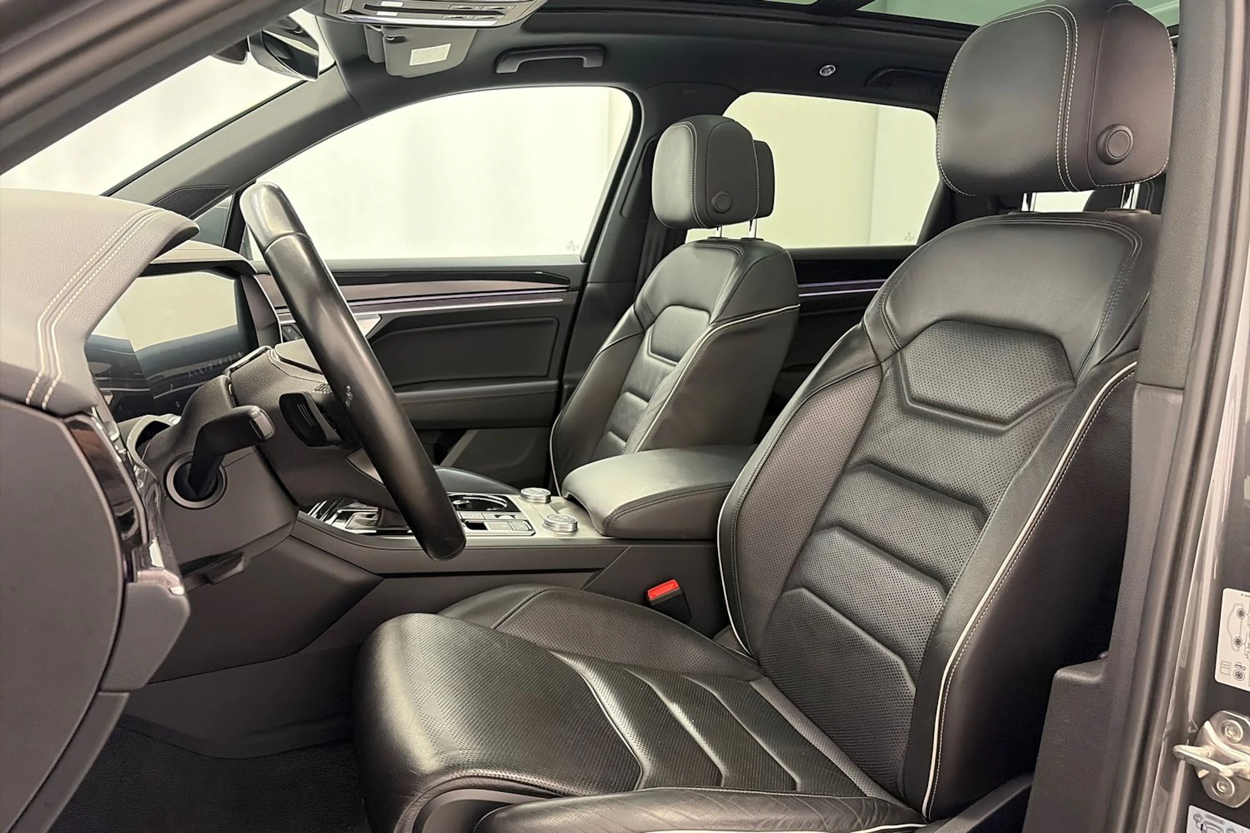 Harmaa Volkswagen TOUAREG 2021 kuva 12.