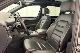 Harmaa Volkswagen TOUAREG 2021 kuva 12.