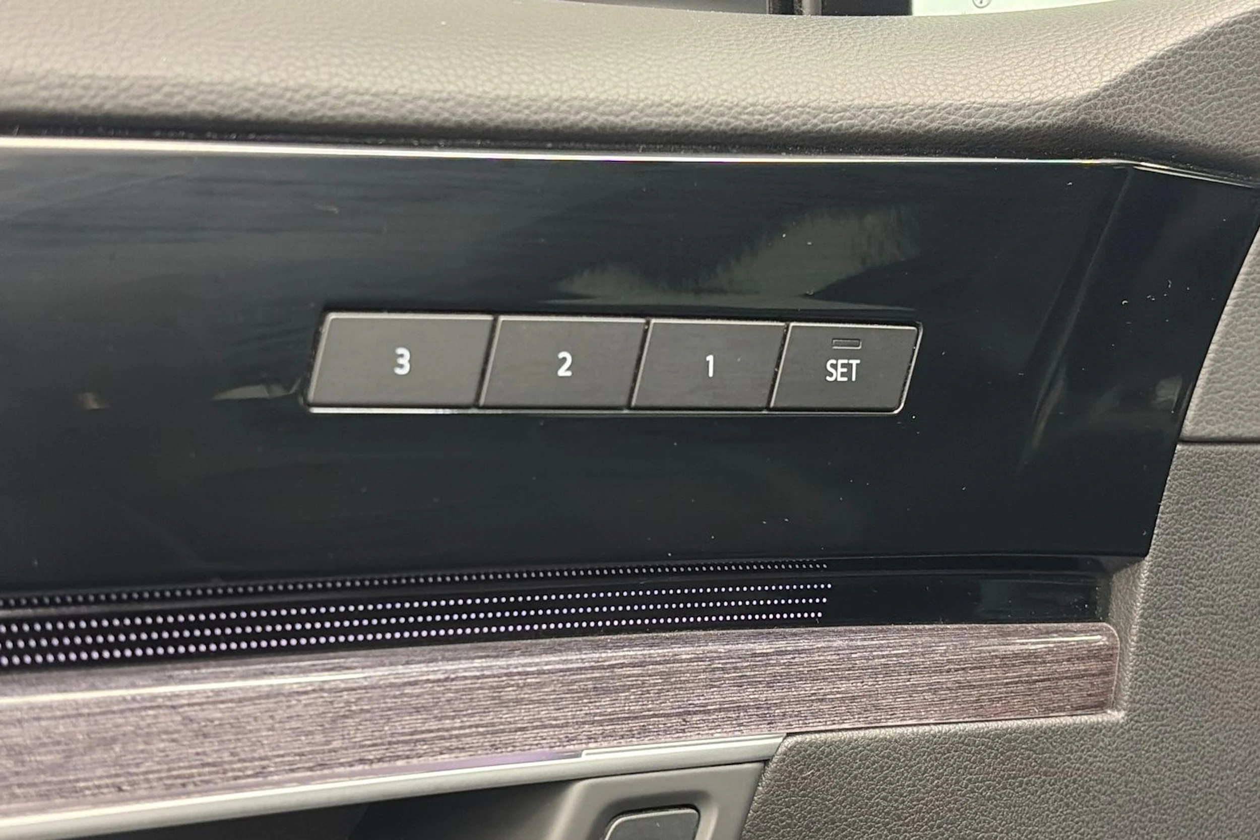 Harmaa Volkswagen TOUAREG 2021 kuva 13.